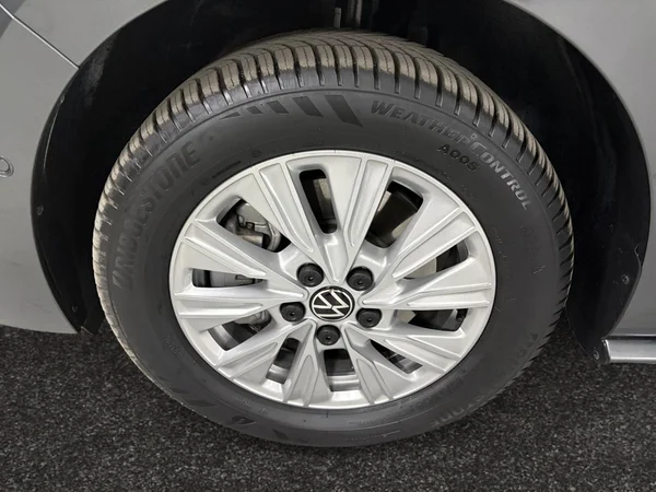 VOLKSWAGEN Multivan T7 Long eHybrid (PHEV) (2026) — foto 12 van 15