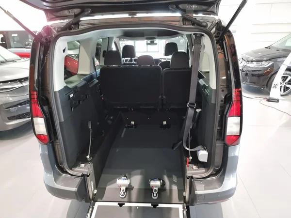 VOLKSWAGEN Caddy Maxi (2026) — foto 13 van 21