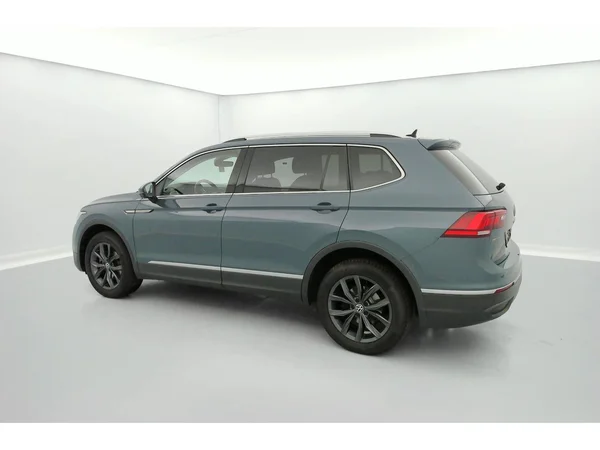 VOLKSWAGEN Tiguan Allspace (2021) — foto 2 van 36