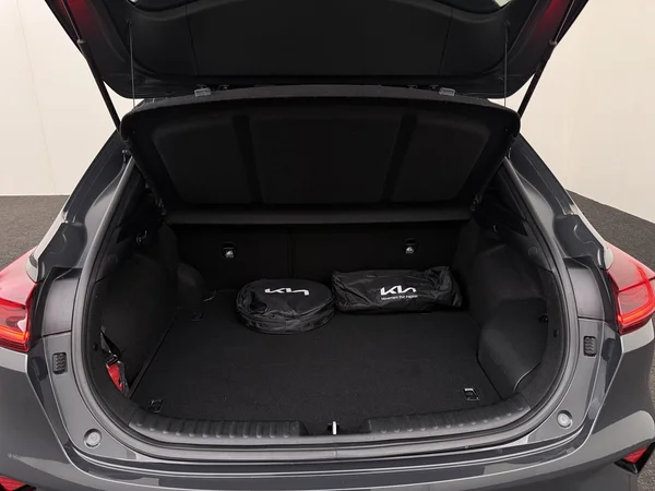 KIA Cee'd (2022) — foto 8 van 30