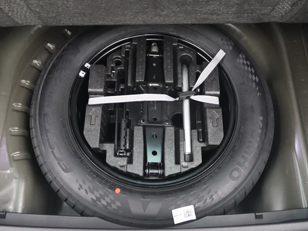 SKODA Octavia Combi (2024) — foto 13 van 33