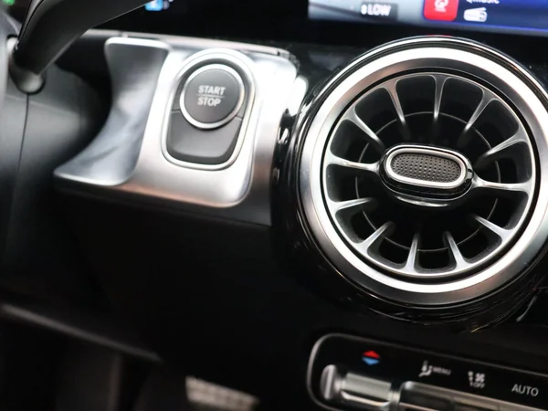 Mercedes-Benz EQB (2025) — foto 7 van 28