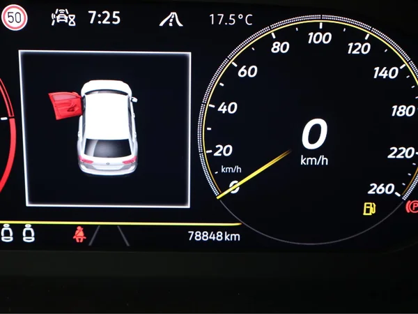 VOLKSWAGEN Tiguan (2021) — foto 9 van 23