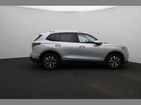 VOLKSWAGEN Tiguan (2026) — foto 6 van 15