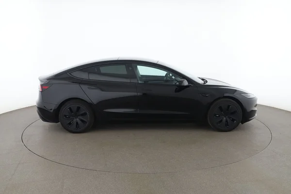 Tesla Model 3 (2024) — foto 13 van 16