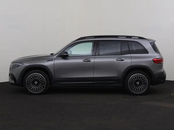 MERCEDES EQB 250 (2022) — foto 12 van 35