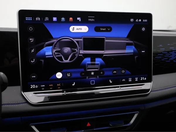 VOLKSWAGEN Tiguan (2024) — foto 13 van 24