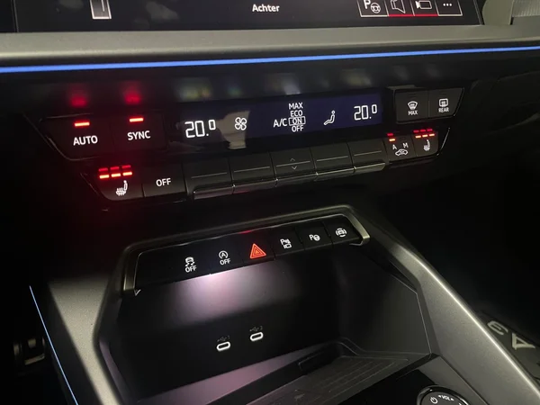 AUDI A3 Sedan (2025) — foto 2 van 15