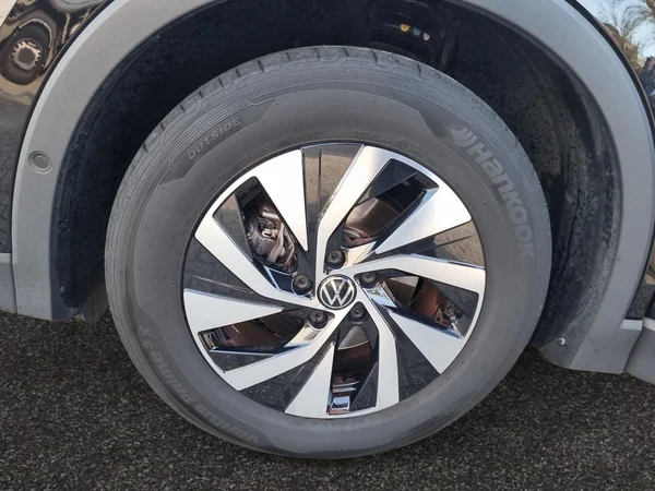 VOLKSWAGEN Tiguan (2024) — foto 16 van 23