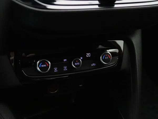 Opel Corsa-e (2022) — foto 13 van 38