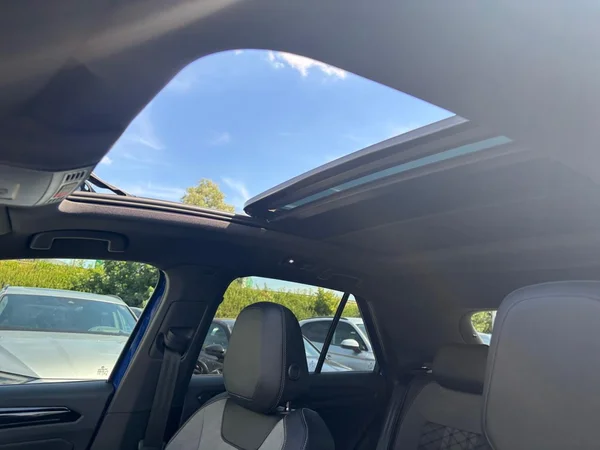 VOLKSWAGEN T-Roc (2023) — foto 13 van 14