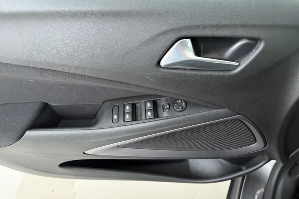 Opel Crossland (2022) — foto 7 van 17