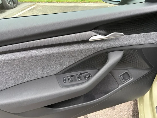 SKODA Superb Combi PHEV (2026) — foto 5 van 24