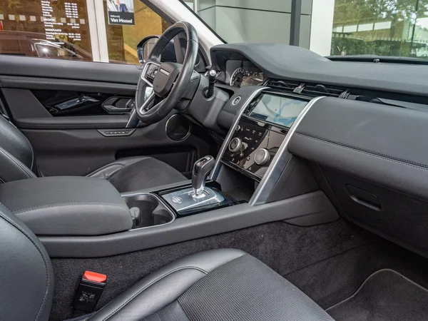 Land Rover Discovery Sport (2022) — foto 18 van 29