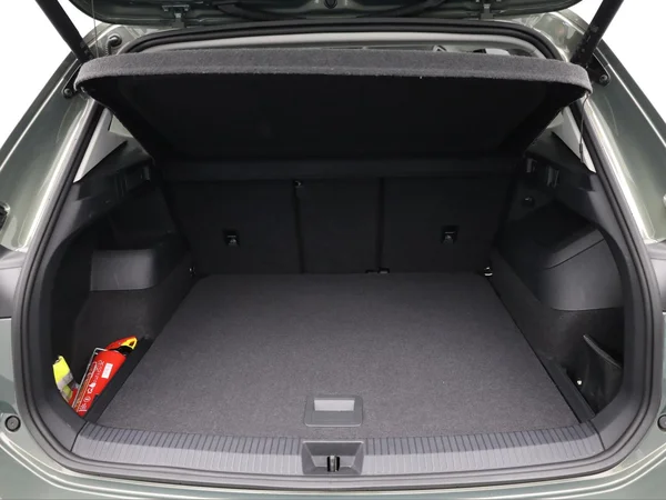 VOLKSWAGEN Tiguan (2024) — foto 2 van 20