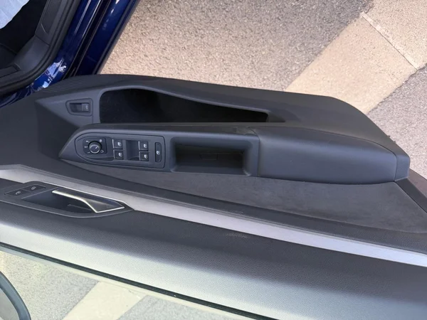 VOLKSWAGEN Golf VIII SW (2025) — foto 3 van 19