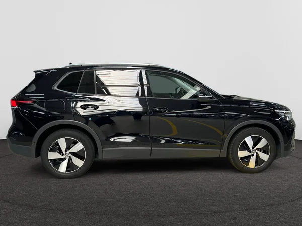 VOLKSWAGEN Tiguan (2024) — foto 7 van 16