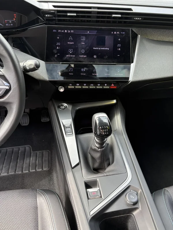 Peugeot 308 (2022) — foto 9 van 21