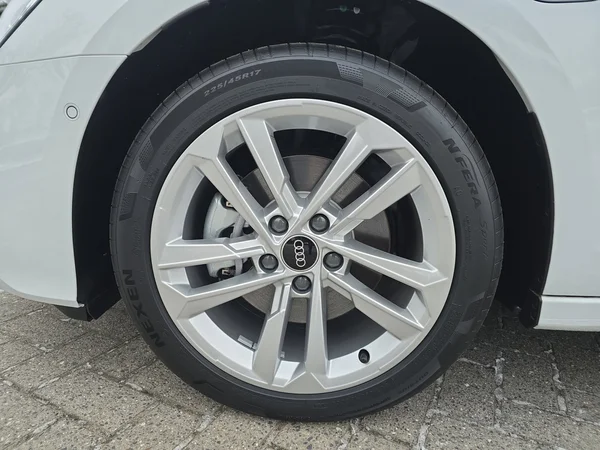 AUDI A3 Sportback PHEV (2025) — foto 9 van 19