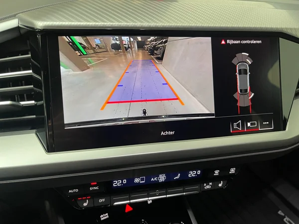 AUDI Q4 Sportback e-tron (2025) — foto 7 van 16