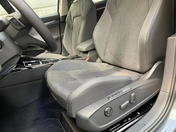 VOLKSWAGEN Golf VIII (2026) — foto 12 van 13