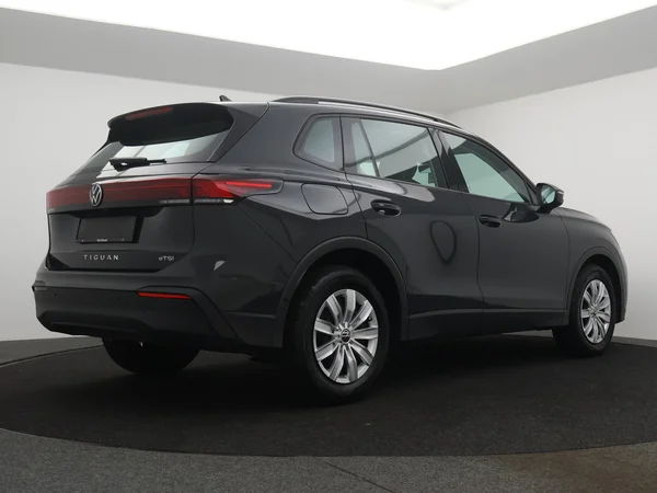 VOLKSWAGEN Tiguan (2025) — foto 12 van 27