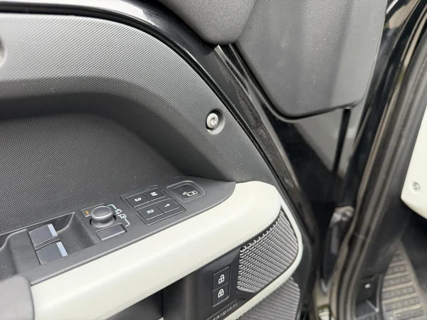 Land Rover Defender (2022) — foto 18 van 31