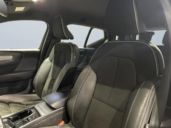 VOLVO XC40 (2018) — foto 2 van 32
