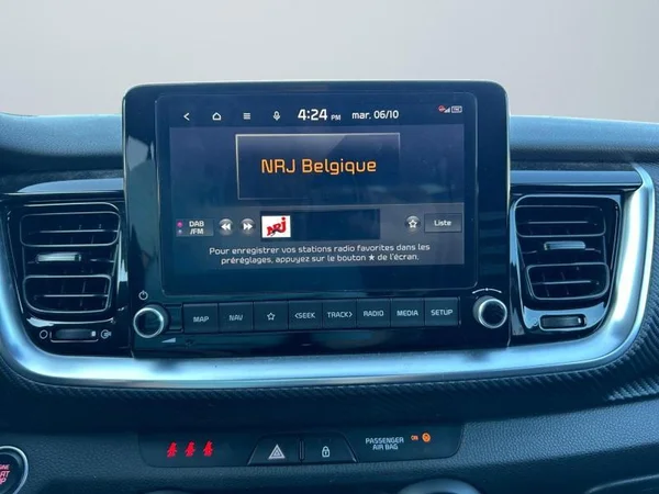 KIA Stonic (2024) — foto 7 van 33