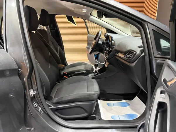 Ford Fiesta (2018) — foto 8 van 23