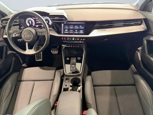 AUDI A3 Sportback (2024) — foto 2 van 28