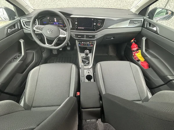 VOLKSWAGEN Polo (2024) — foto 4 van 15