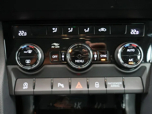 SKODA Karoq (2023) — foto 15 van 30