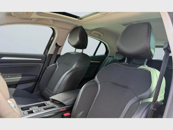 Renault Mégane Berline Phase II (2023) — foto 29 van 29