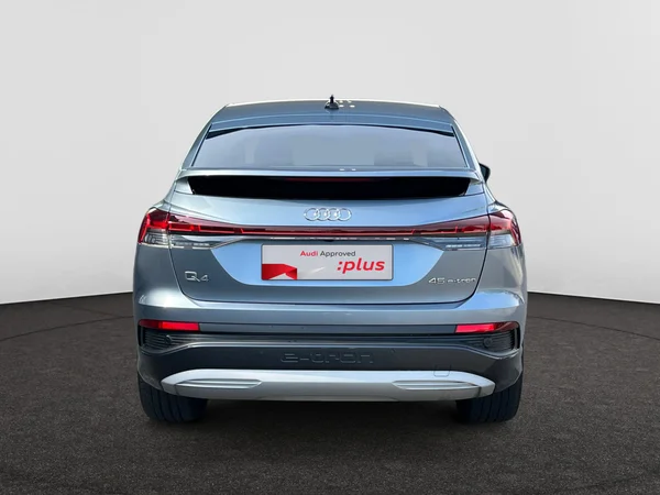 AUDI Q4 Sportback e-tron (2025) — foto 16 van 21