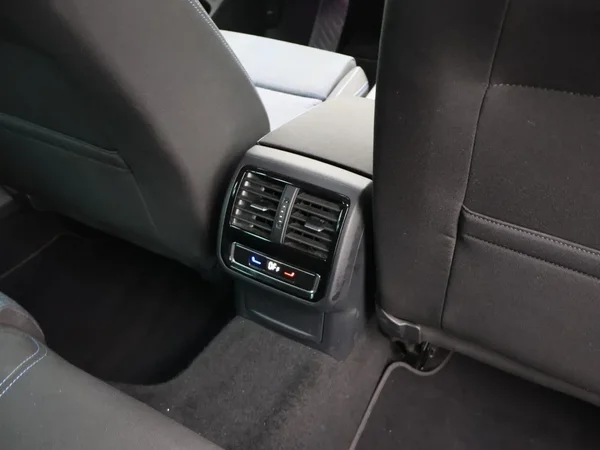 Volkswagen Passat (2022) — foto 18 van 30