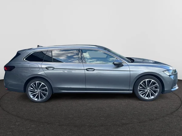 SKODA Superb Combi (2025) — foto 18 van 21