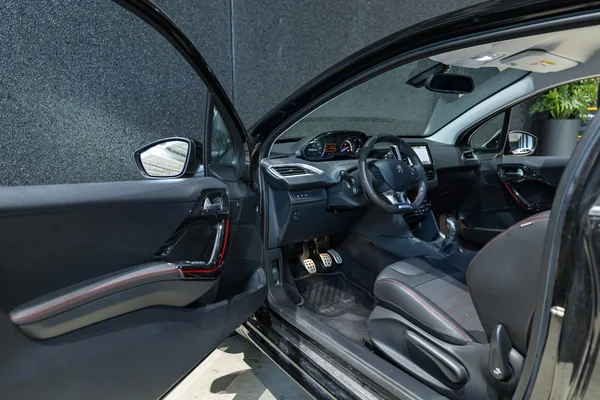 Peugeot 208 (2017) — foto 32 van 33