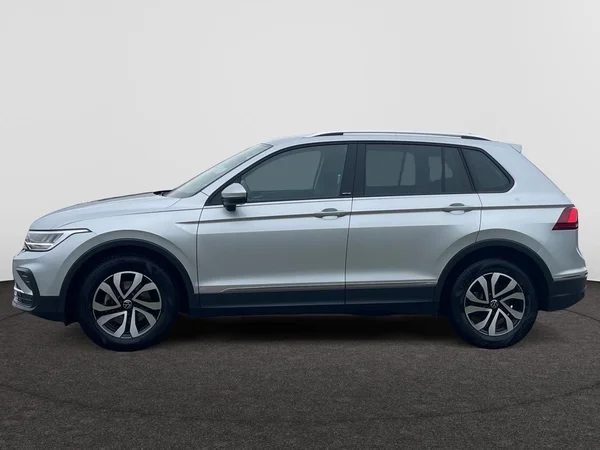 VOLKSWAGEN Tiguan (2021) — foto 12 van 24