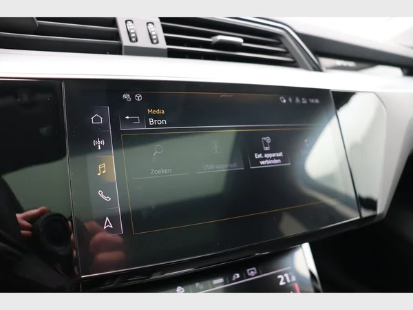 AUDI e-tron (2022) — foto 19 van 35
