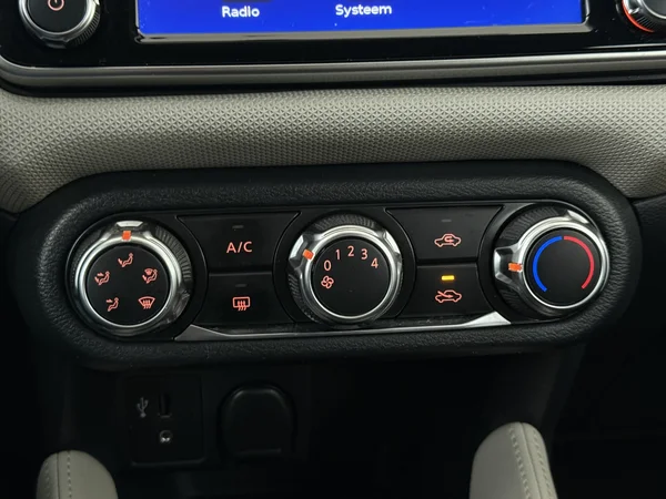 NISSAN Micra (2018) — foto 16 van 24
