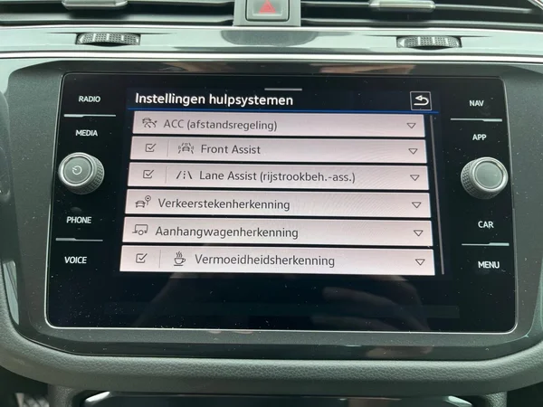 VOLKSWAGEN Tiguan (2022) — foto 7 van 22