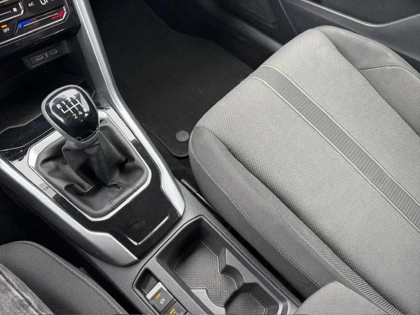 VOLKSWAGEN T-Roc (2023) — foto 18 van 25