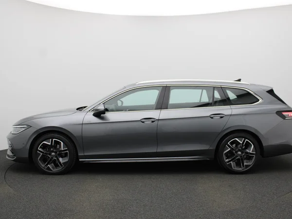 VOLKSWAGEN Passat SW (2024) — foto 19 van 21