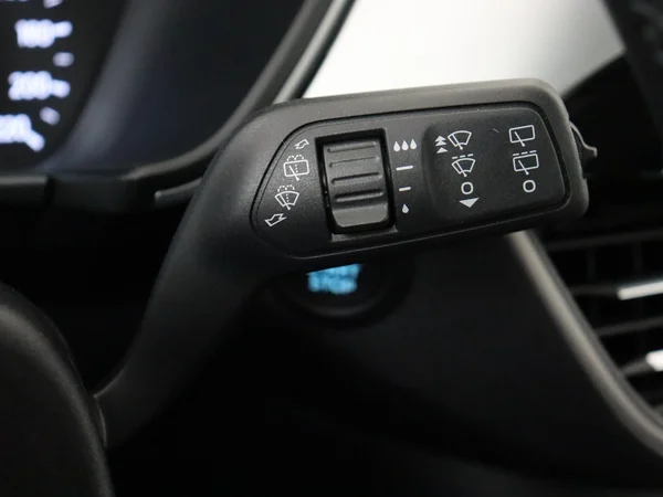 FORD Kuga (2024) — foto 15 van 28