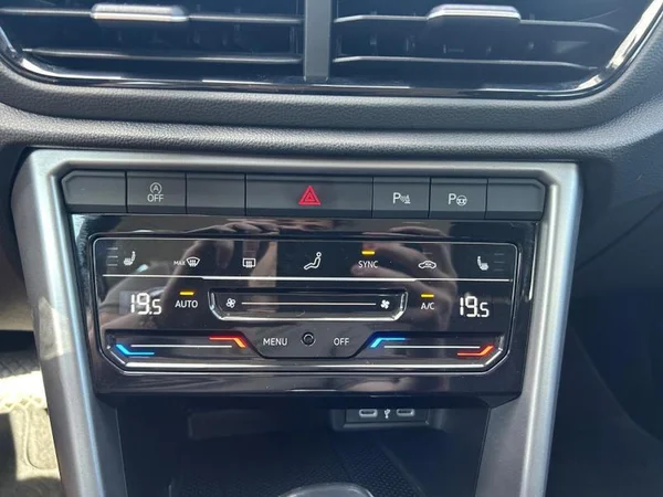 VOLKSWAGEN T-Roc (2023) — foto 13 van 31