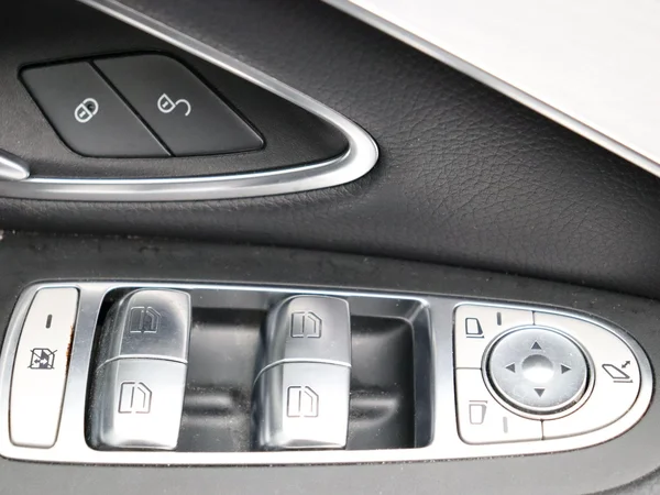Mercedes-Benz C-Klasse (2016) — foto 2 van 29