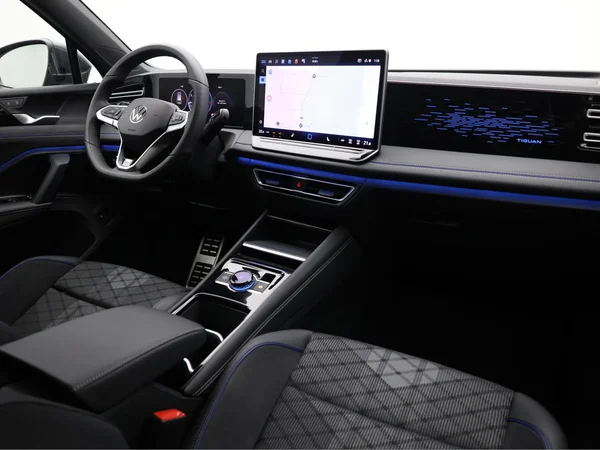 VOLKSWAGEN Tiguan (2024) — foto 18 van 24