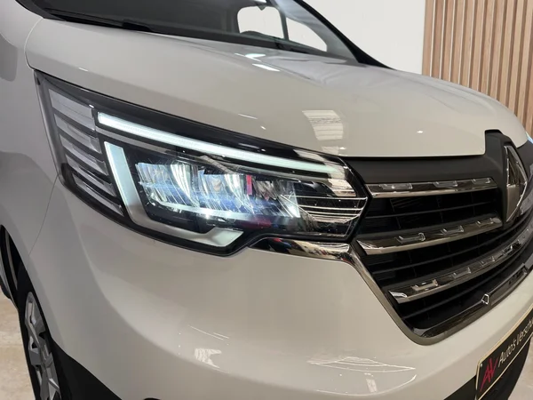 Renault Trafic (2023) — foto 23 van 29