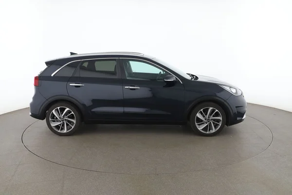 Kia Niro (2016) — foto 13 van 16